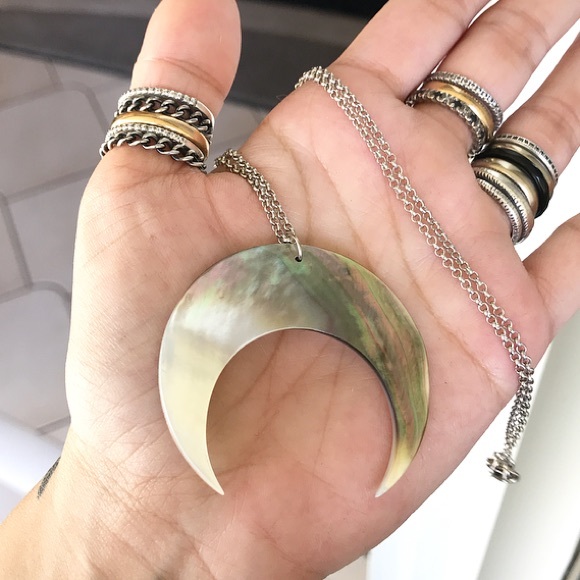 Genuine Mother of pearl crescent moon necklace - Picture 4 of 8